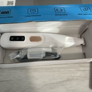 White Electric Hair Trimmer